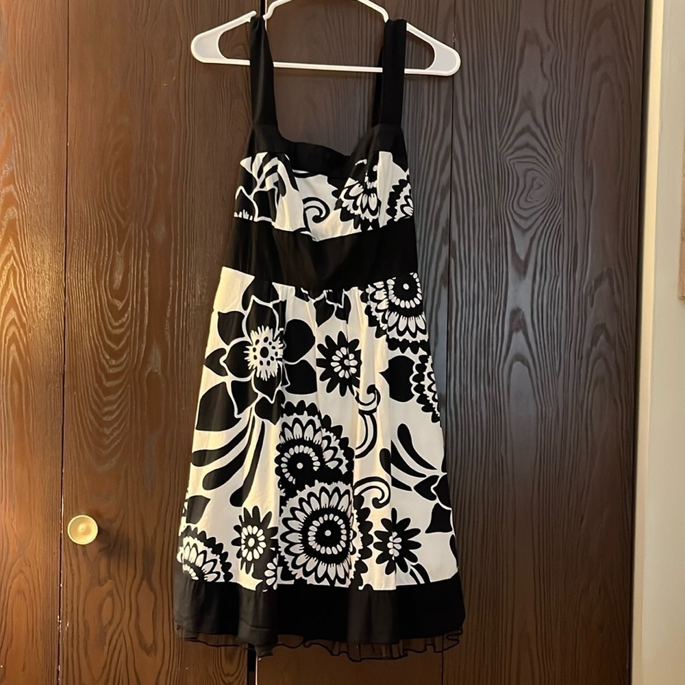 Speechless shoulder strapped white dress with large black flowers. Size 11